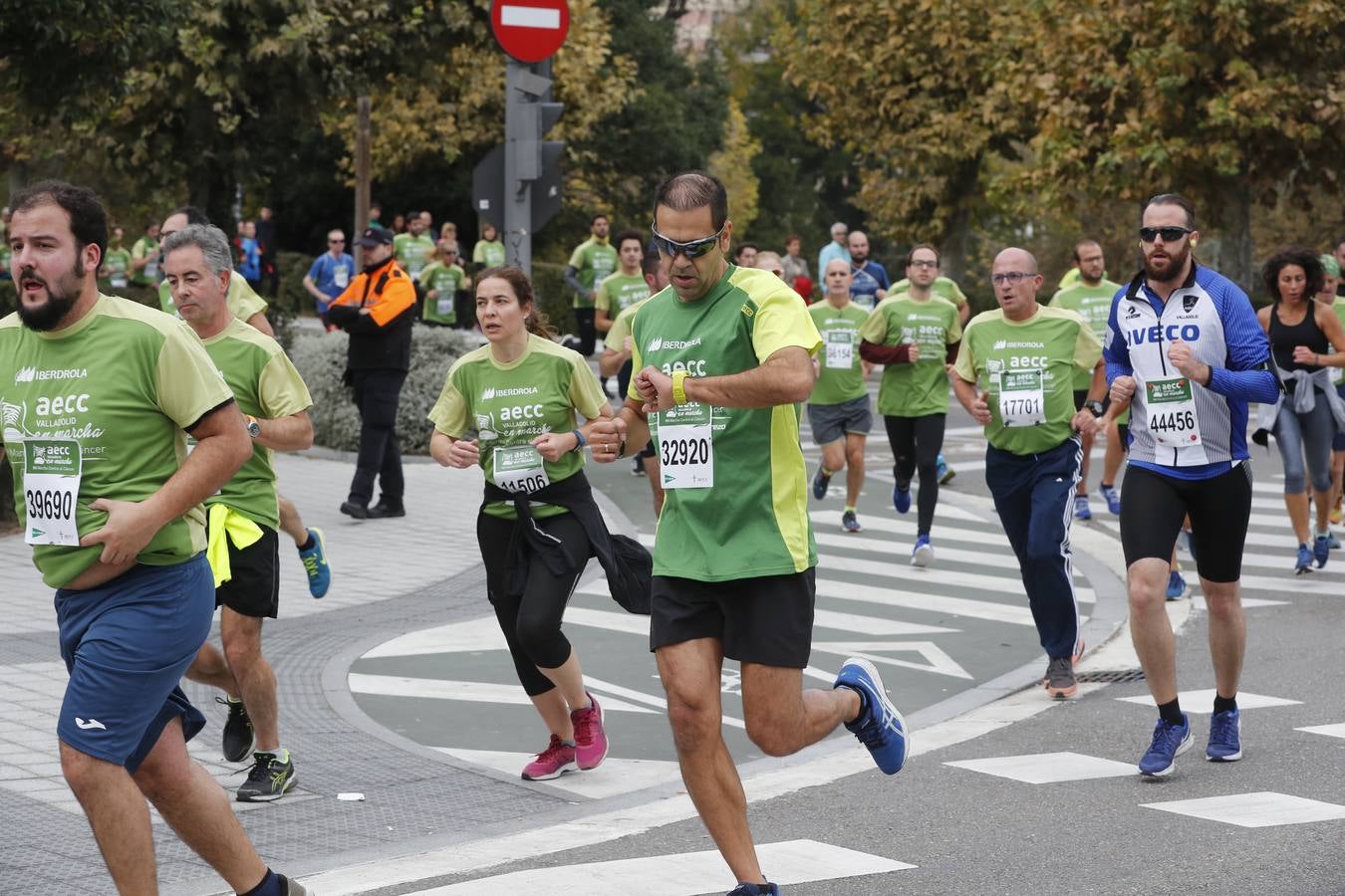 Participantes en la marcha contra el cáncer. 