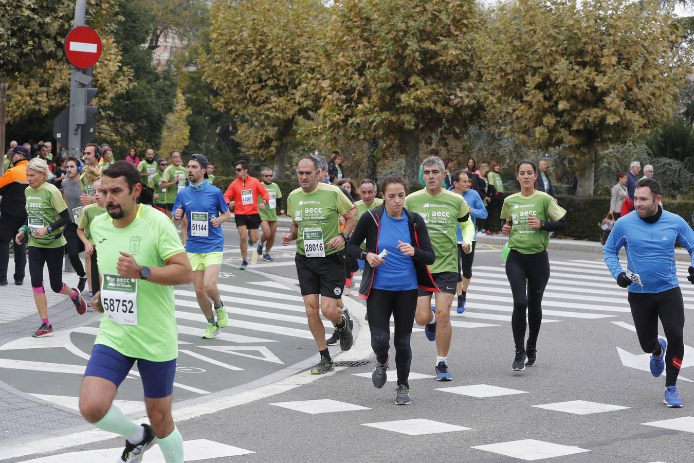 Participantes en la marcha contra el cáncer. 