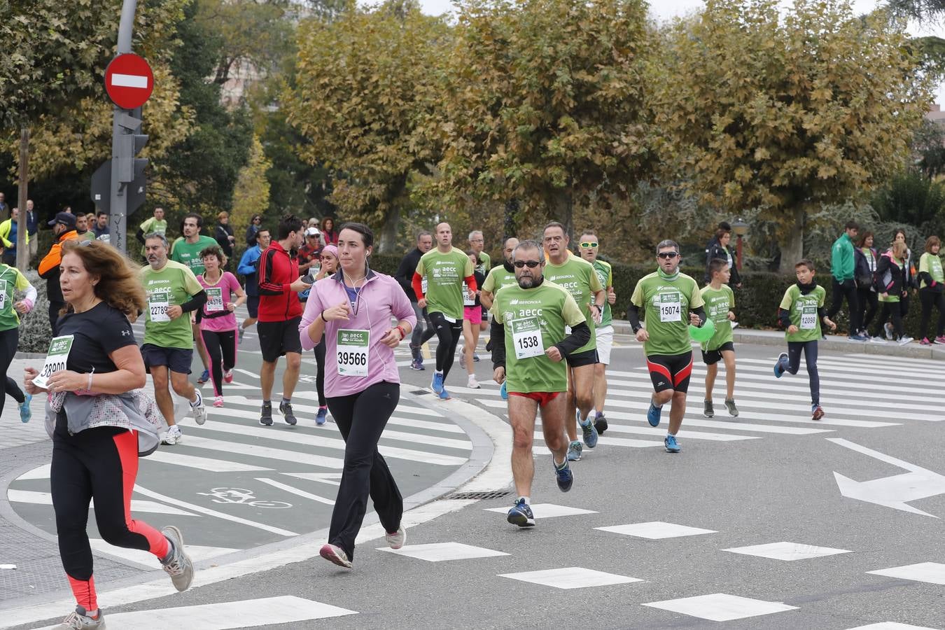 Participantes en la marcha contra el cáncer. 