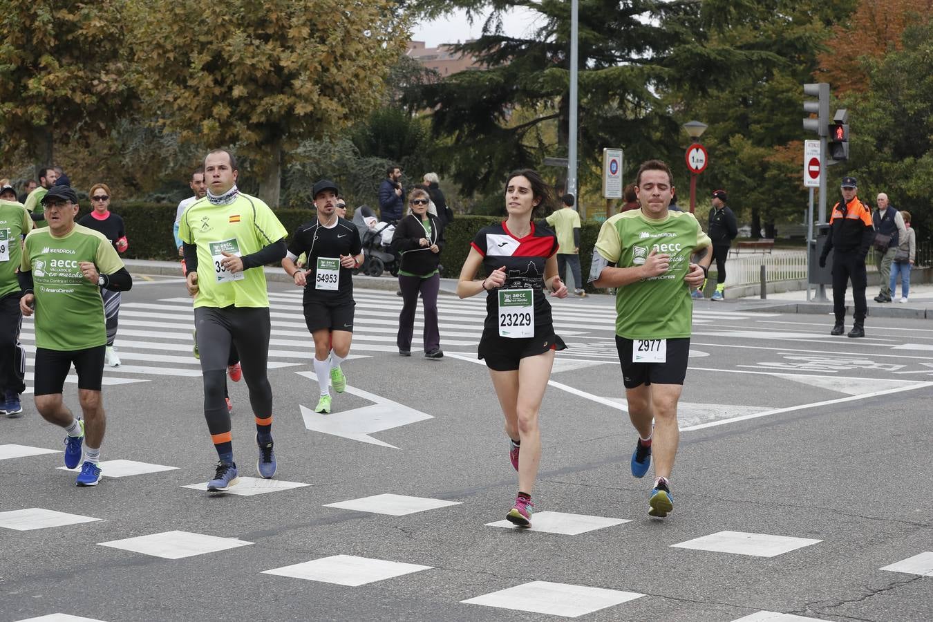 Participantes de la marcha contra el cáncer. 