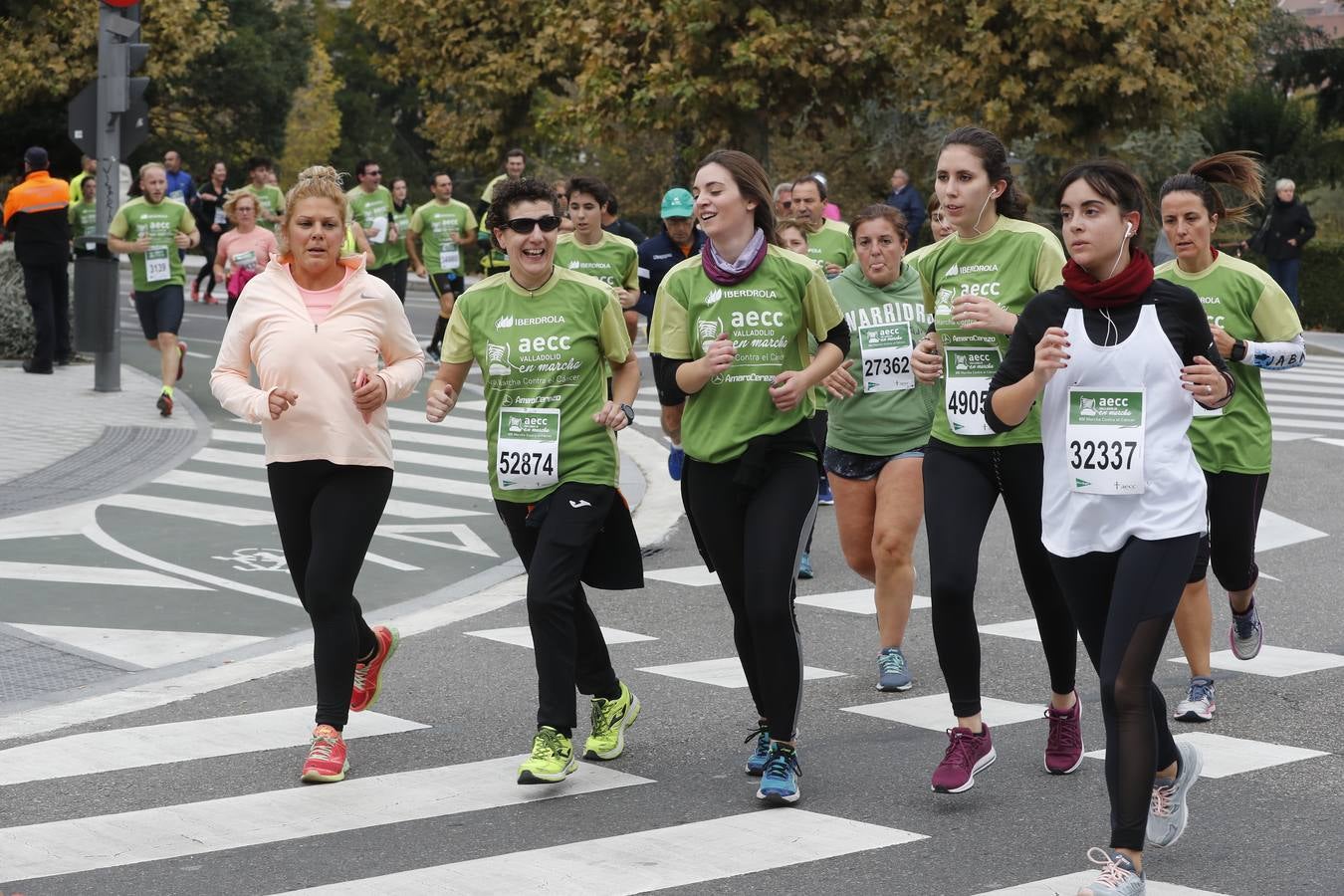 Participantes de la marcha contra el cáncer. 