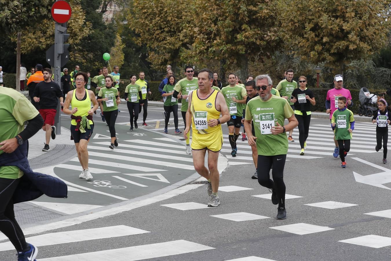 Participantes de la marcha contra el cáncer. 