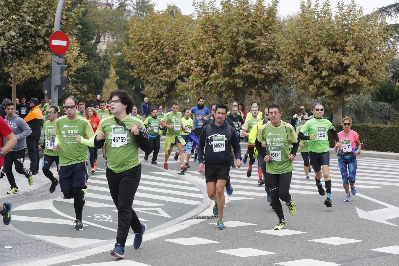 Participantes de la marcha contra el cáncer. 