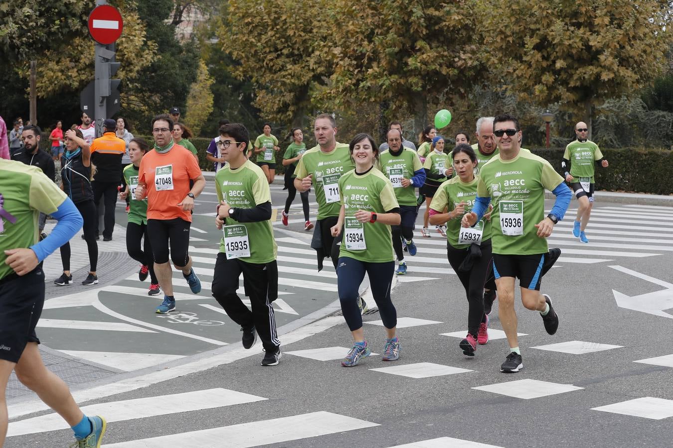 Participantes de la marcha contra el cáncer. 