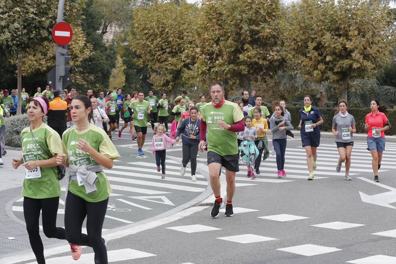 Participantes de la marcha contra el cáncer. 