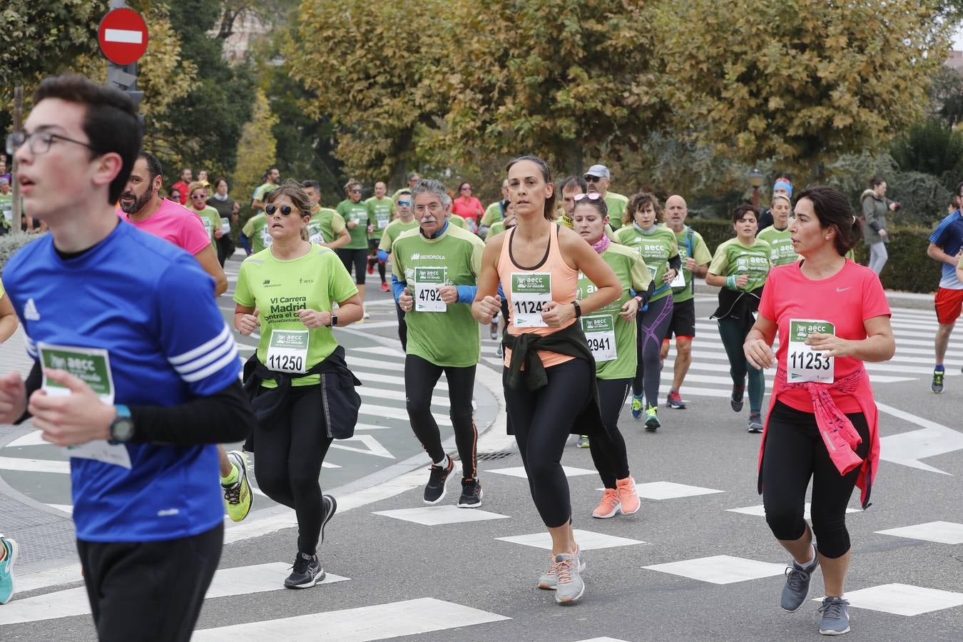 Participantes de la marcha contra el cáncer. 