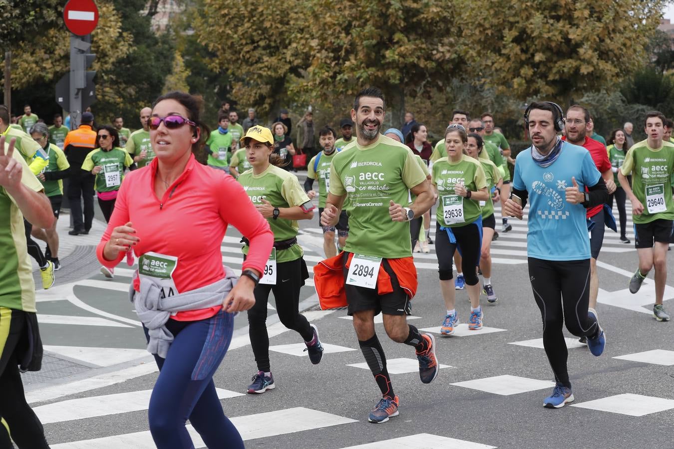 Participantes de la marcha contra el cáncer. 