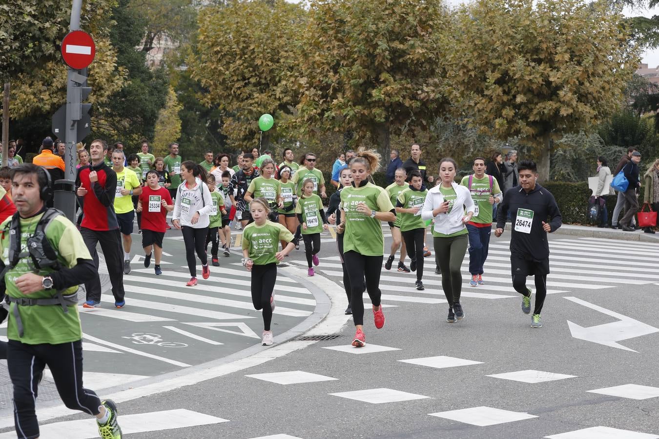 Participantes de la marcha contra el cáncer. 