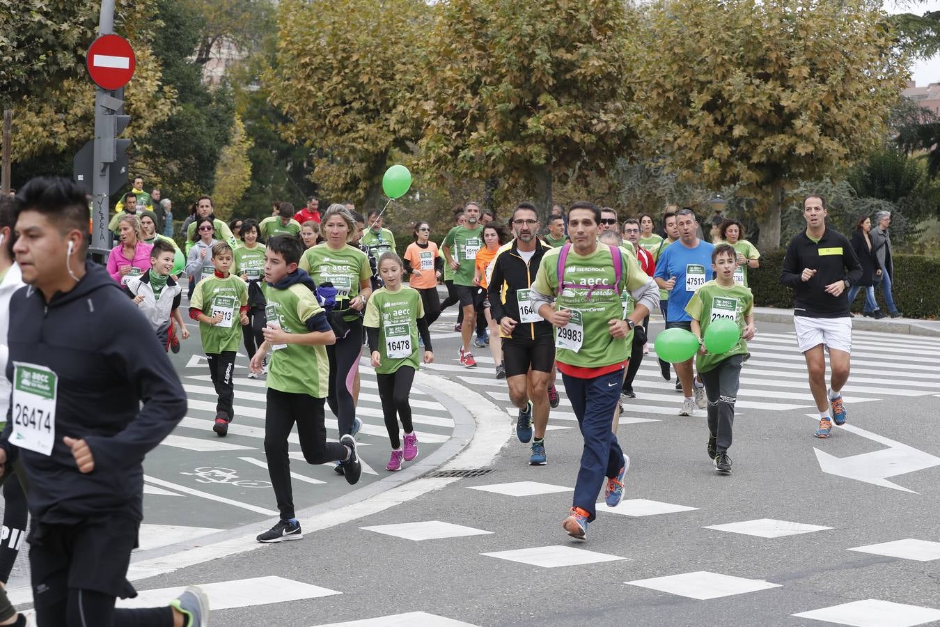 Participantes de la marcha contra el cáncer. 