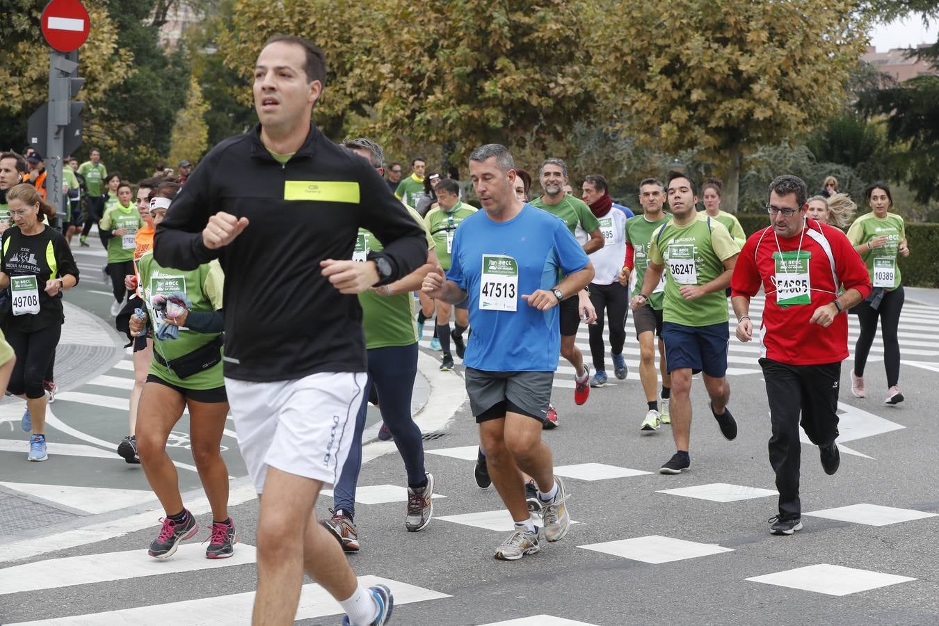 Participantes de la marcha contra el cáncer. 