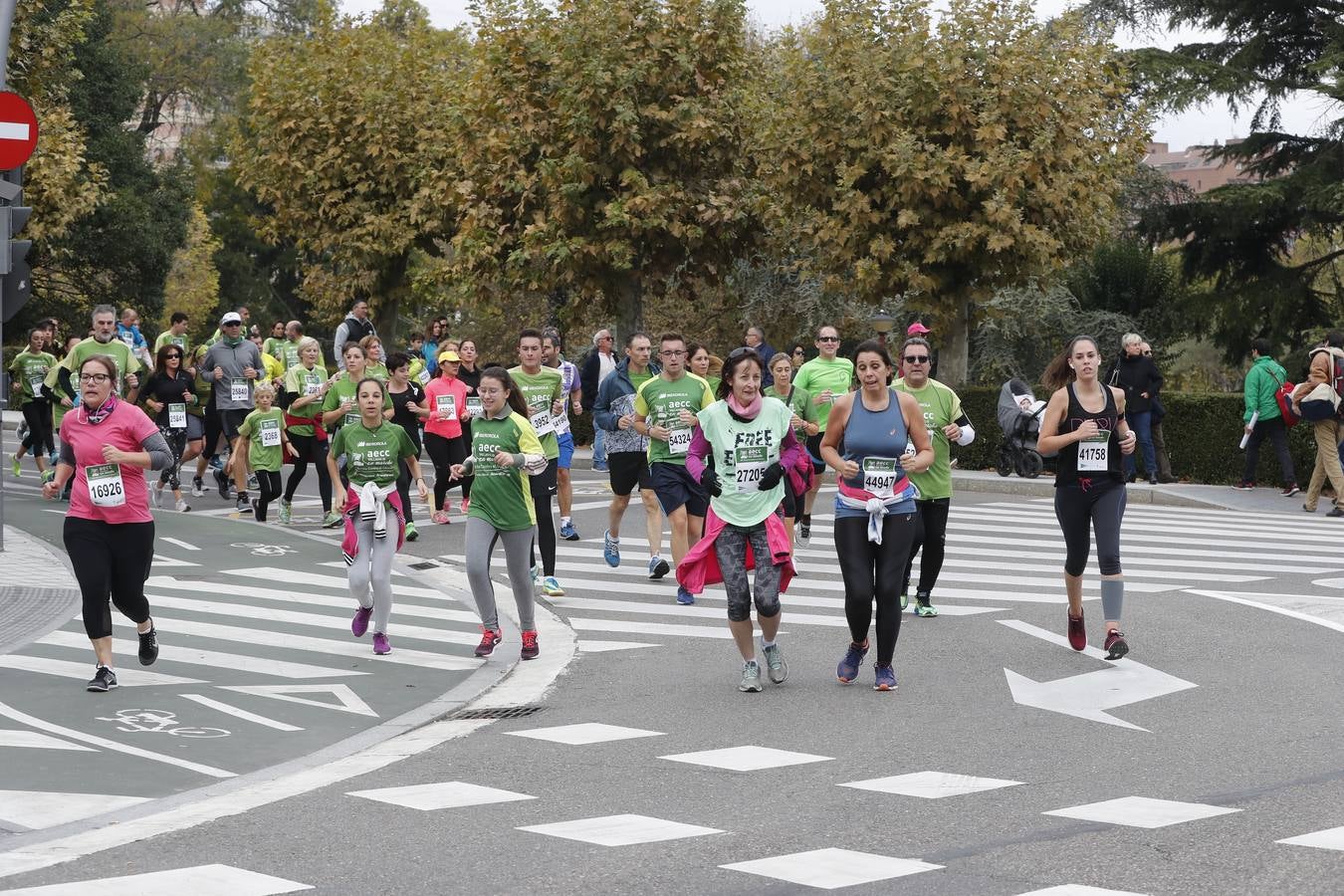 Participantes de la marcha contra el cáncer. 