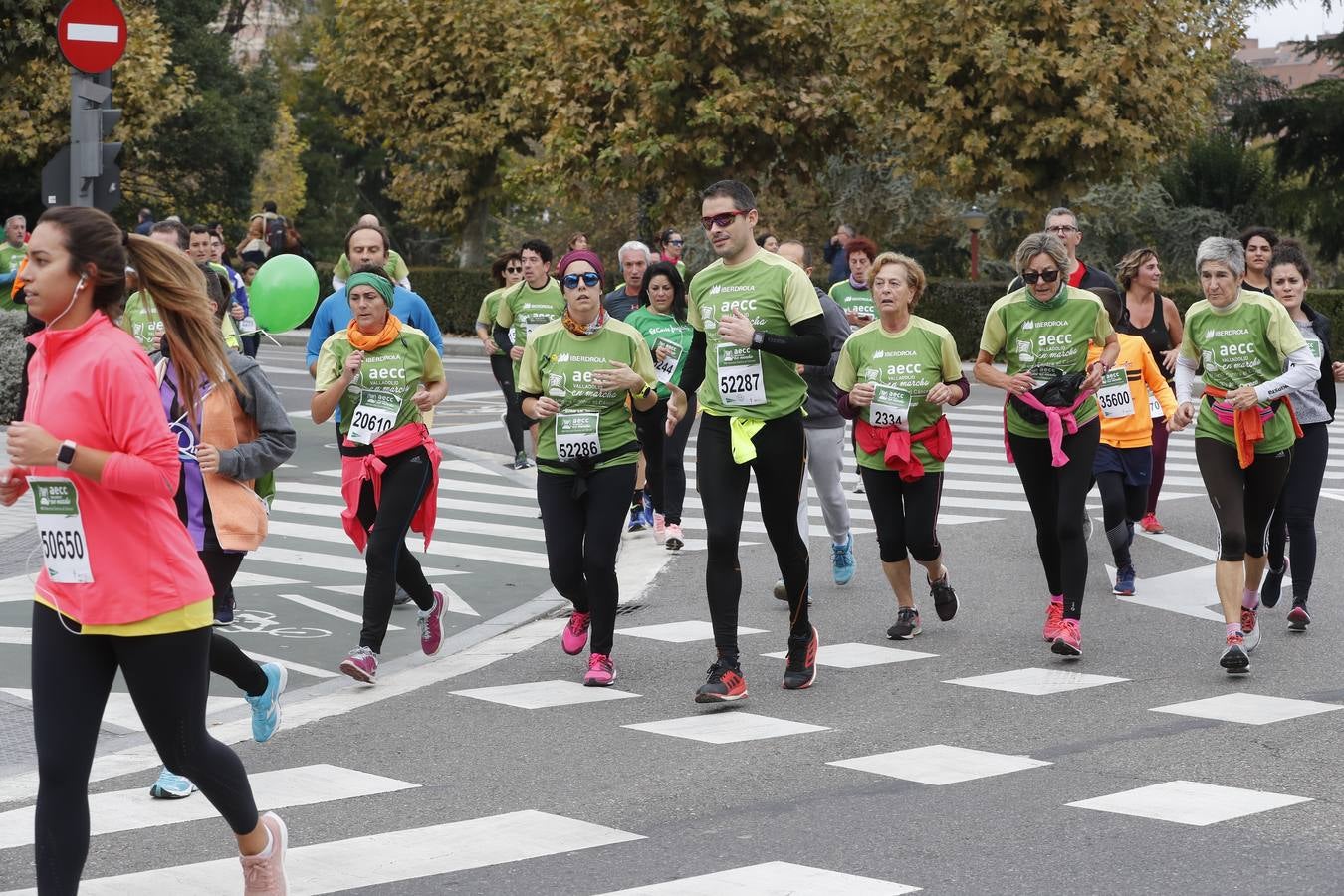 Participantes de la marcha contra el cáncer. 