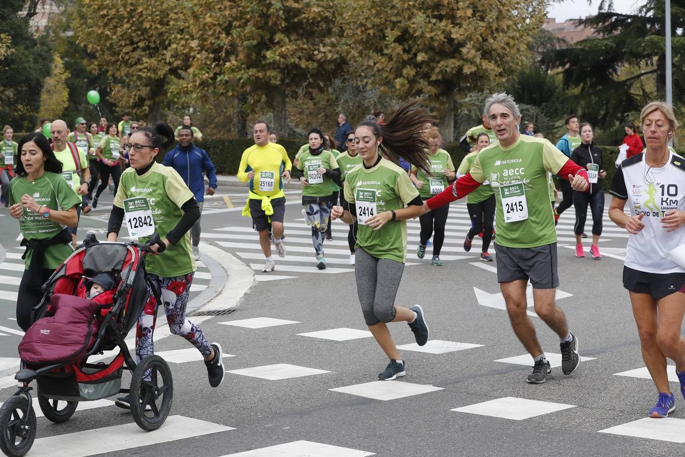 Participantes de la marcha contra el cáncer. 