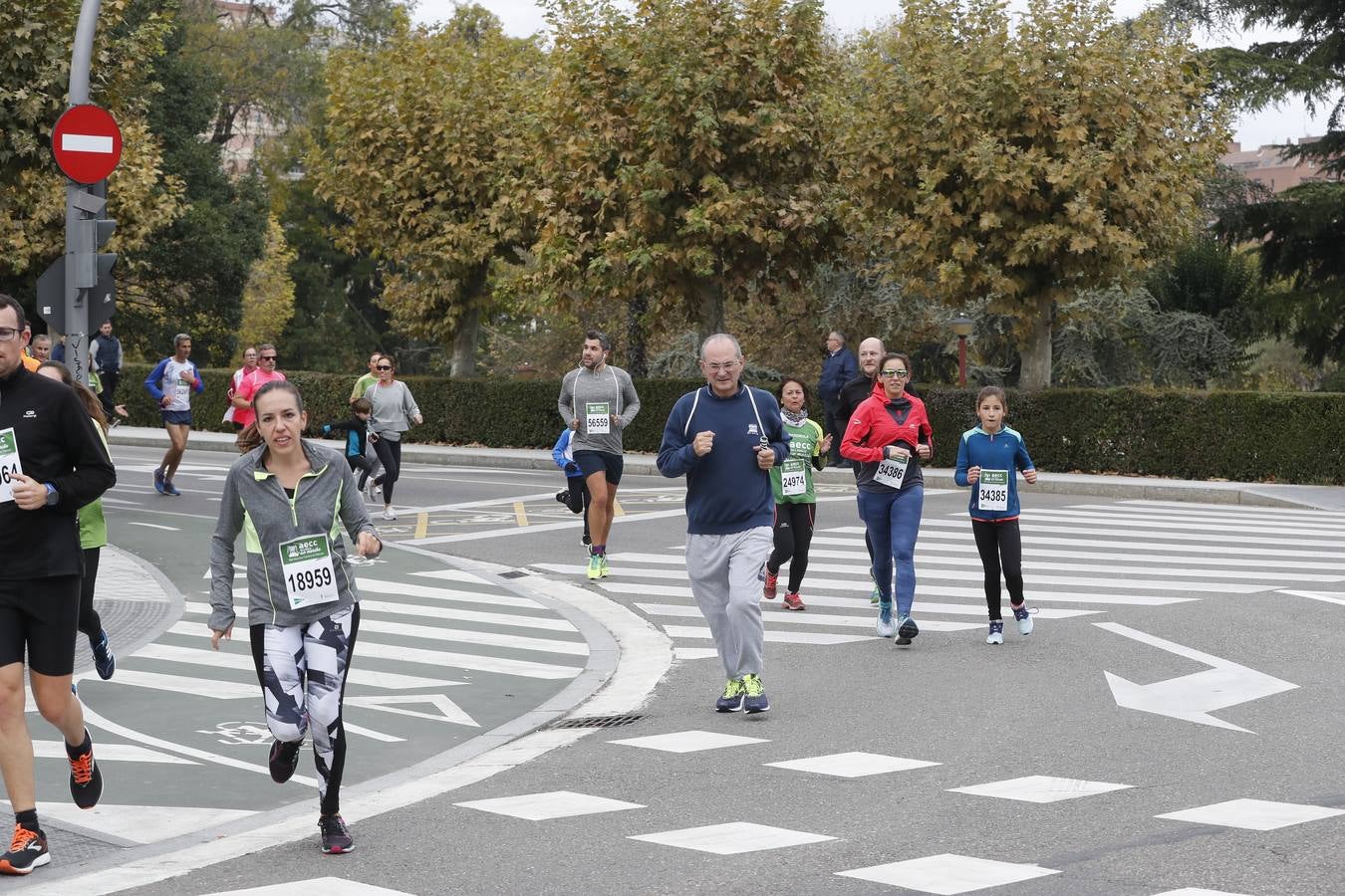 Participantes de la marcha contra el cáncer. 