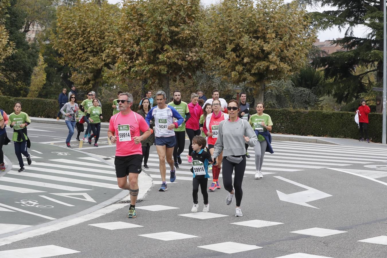 Participantes de la marcha contra el cáncer. 