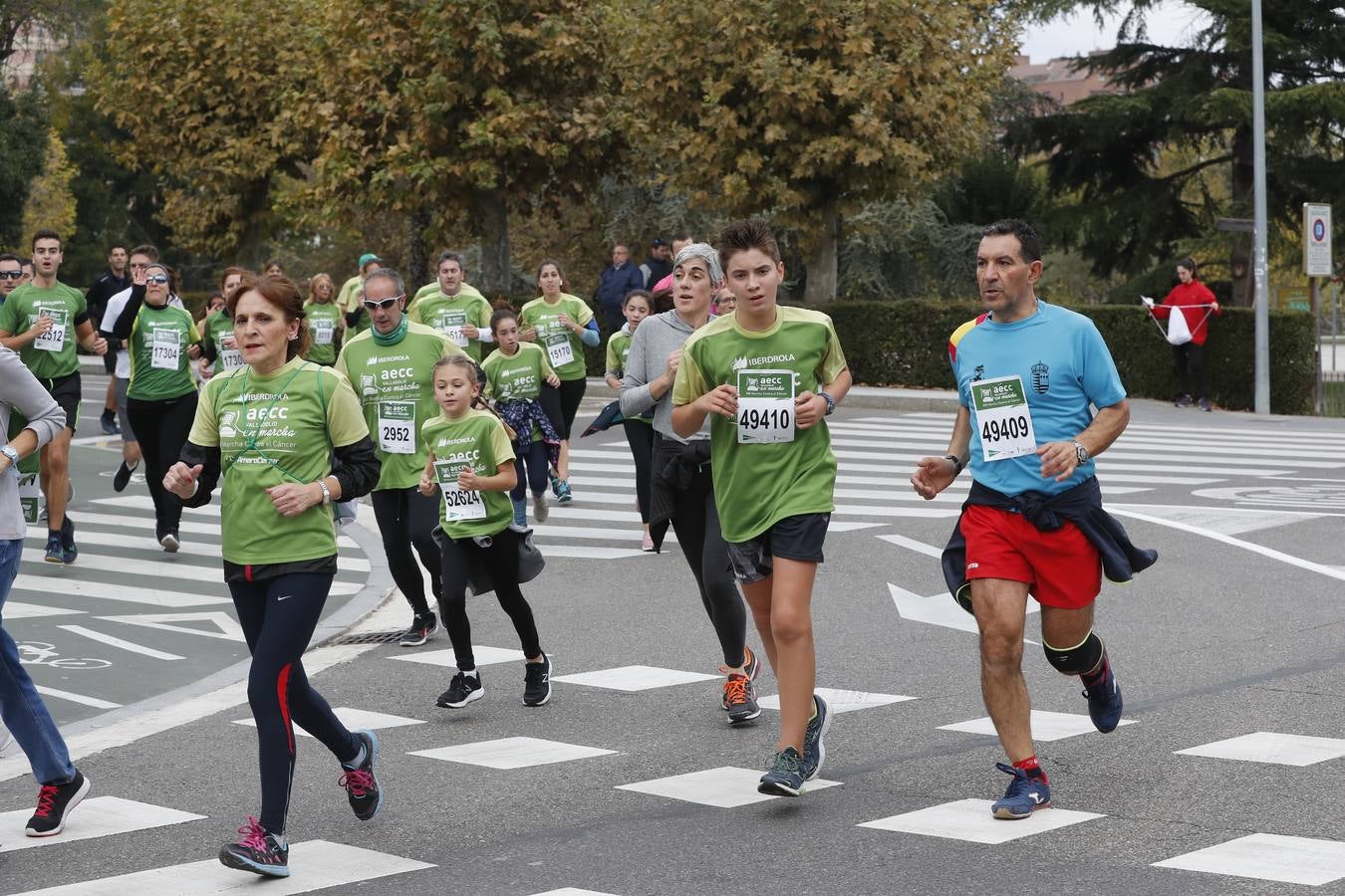 Participantes de la marcha contra el cáncer. 