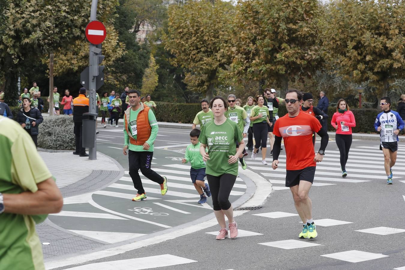 Participantes de la marcha contra el cáncer. 