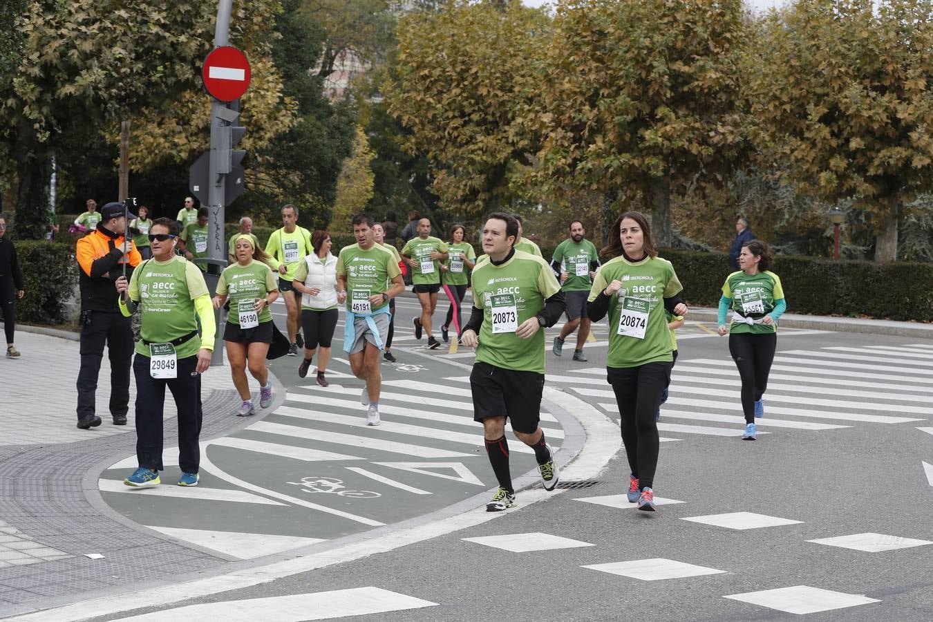 Participantes de la marcha contra el cáncer. 