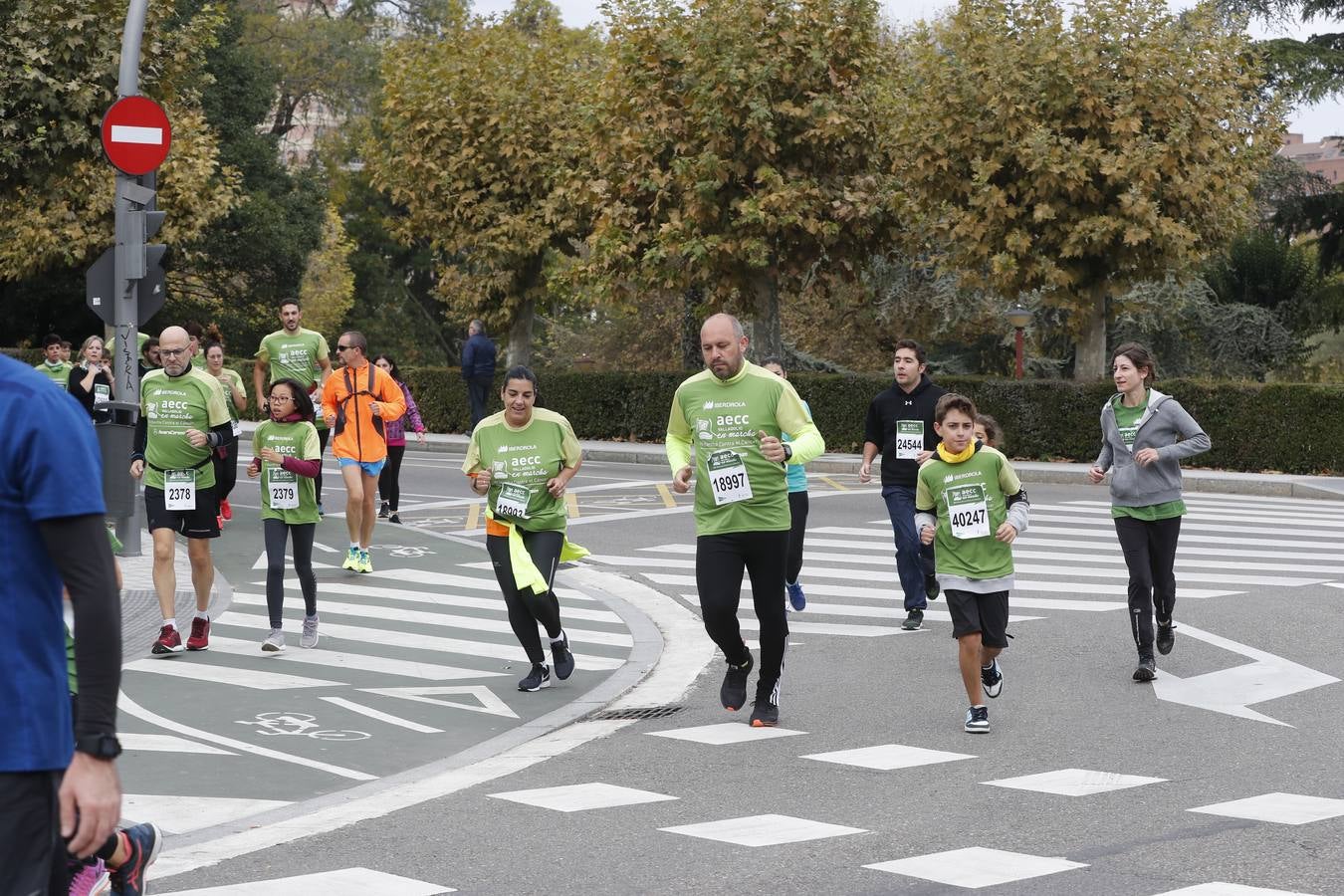 Participantes de la marcha contra el cáncer. 