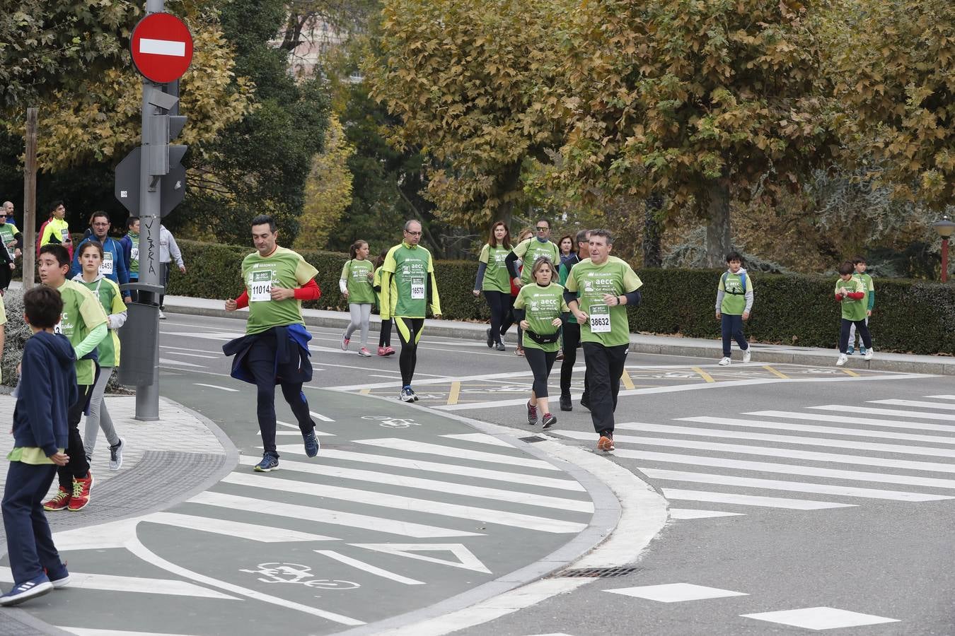 Participantes de la marcha contra el cáncer. 