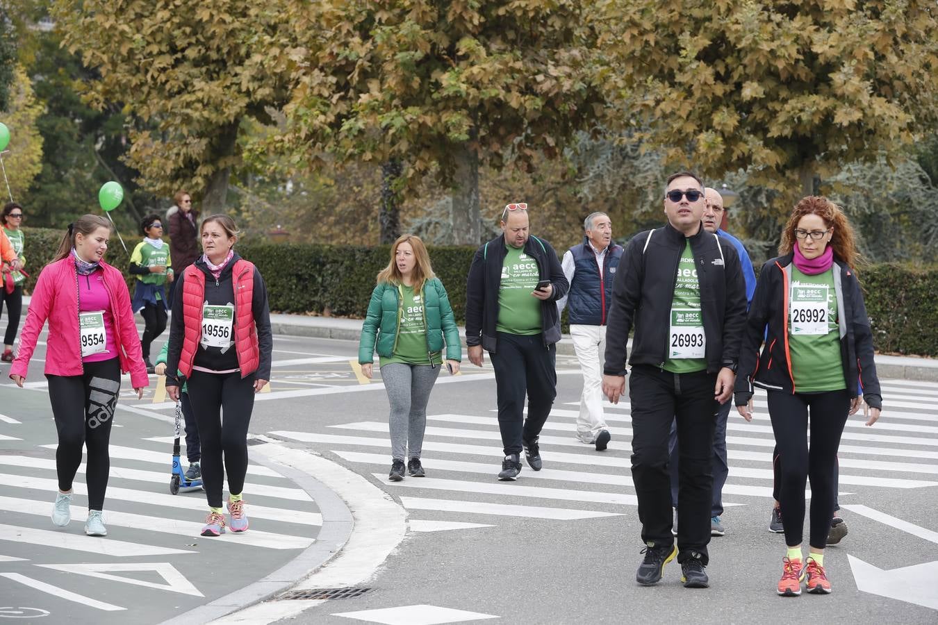 Participantes de la marcha contra el cáncer. 