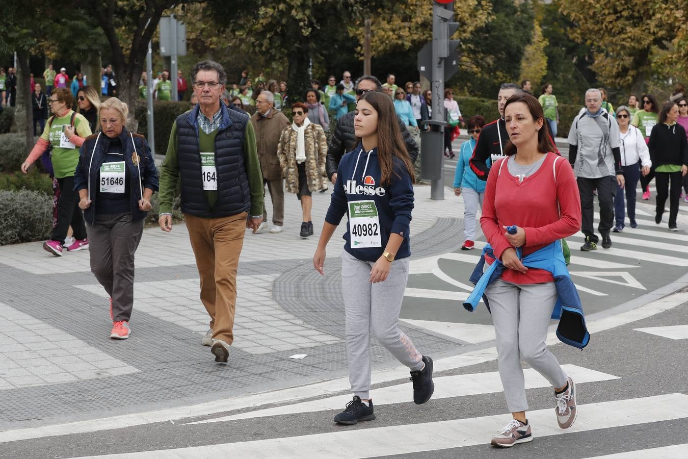 Participantes de la marcha contra el cáncer. 