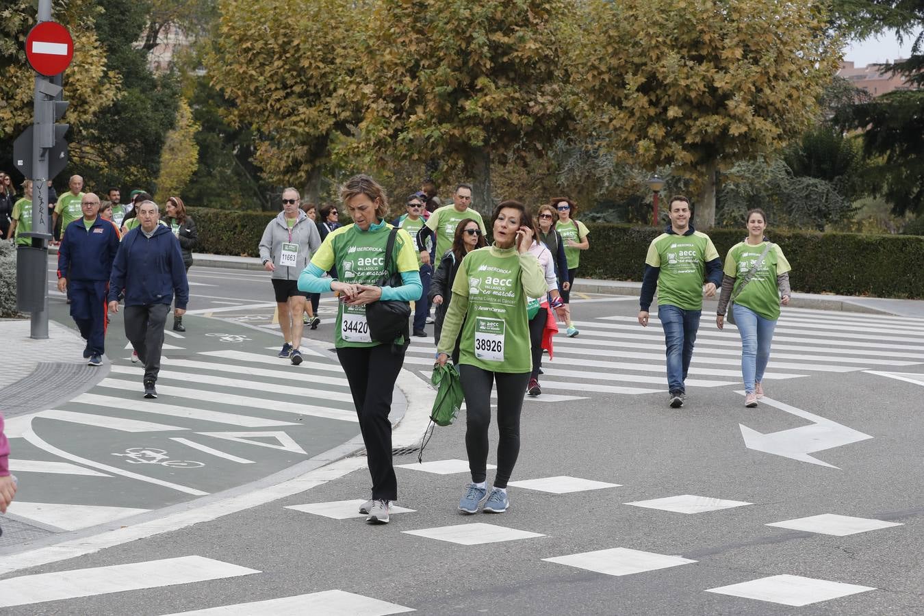 Participantes de la marcha contra el cáncer. 