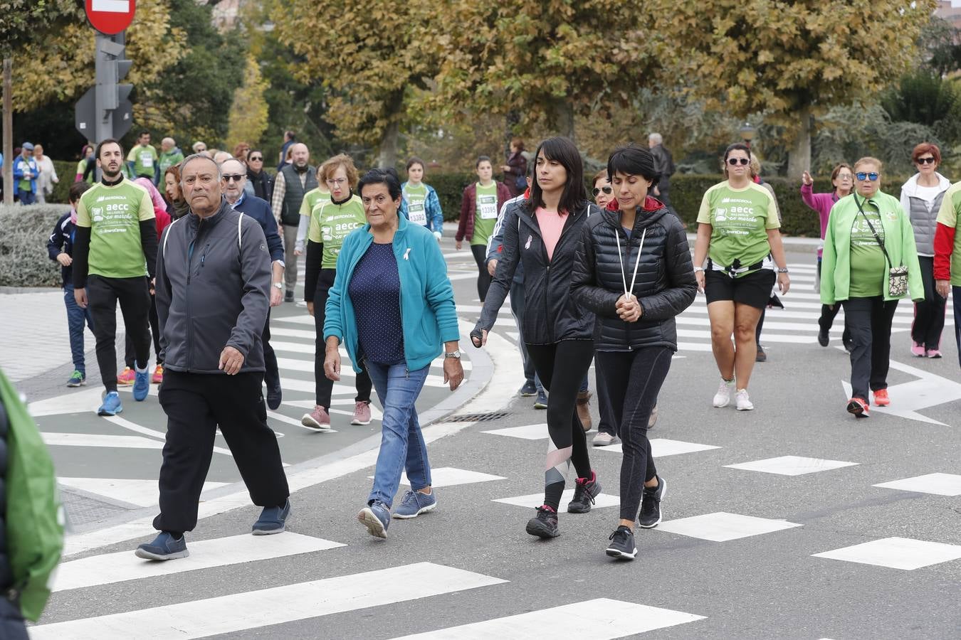 Participantes de la marcha contra el cáncer. 