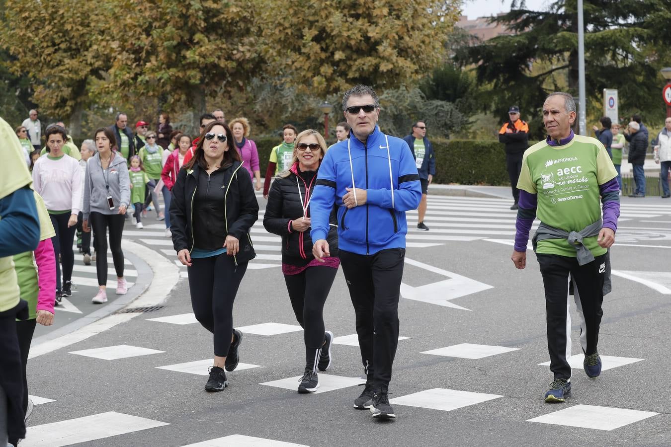 Participantes de la marcha contra el cáncer. 