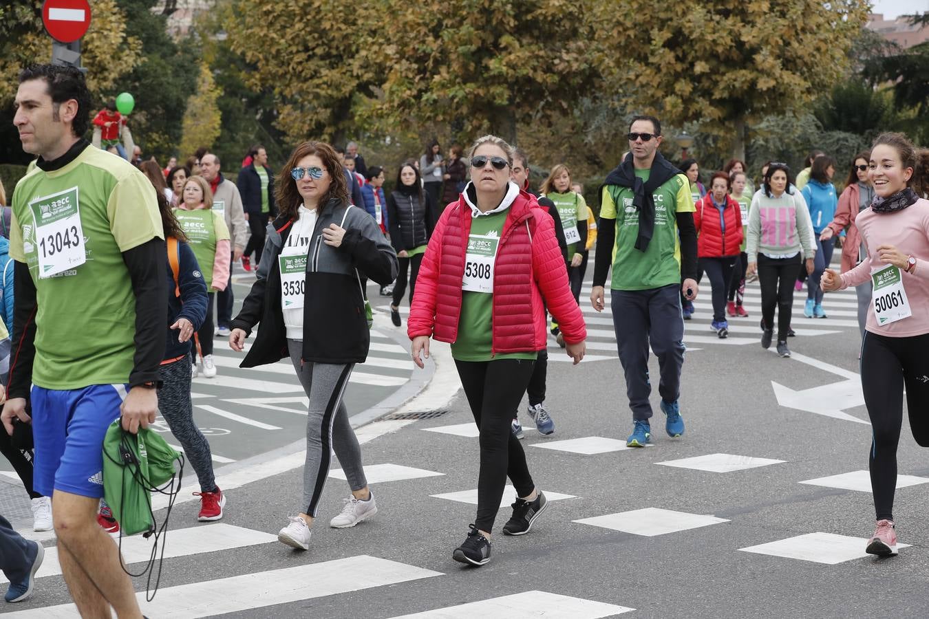 Participantes de la marcha contra el cáncer. 