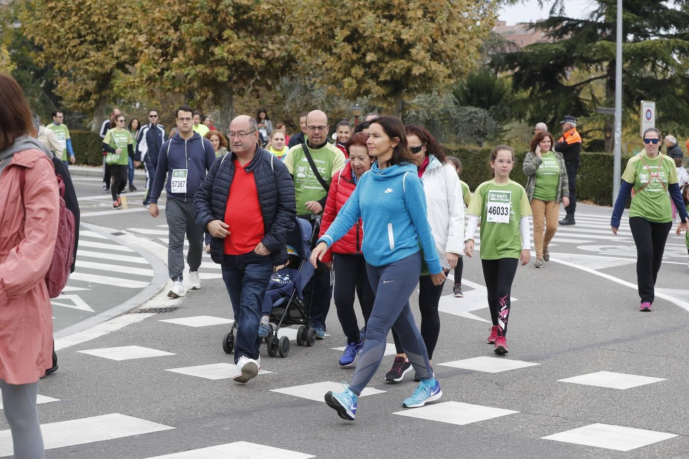 Participantes de la marcha contra el cáncer. 