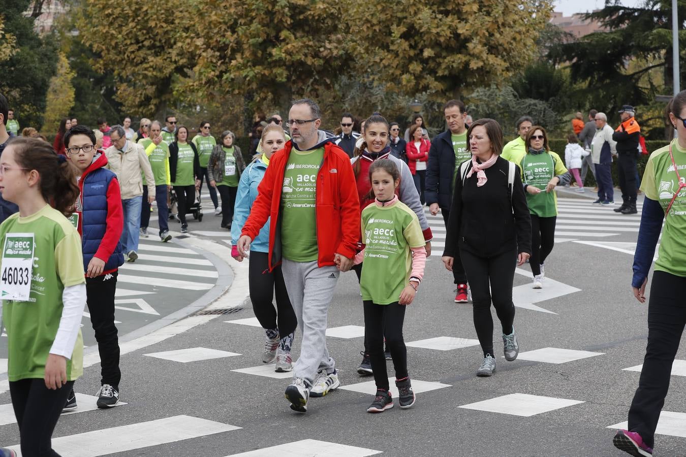 Participantes de la marcha contra el cáncer. 