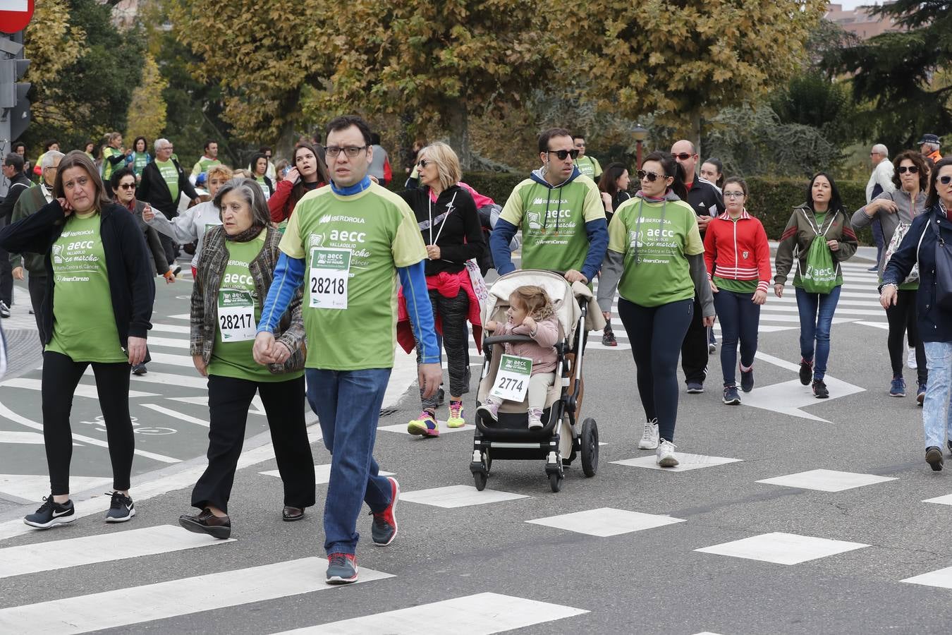 Participantes de la marcha contra el cáncer. 