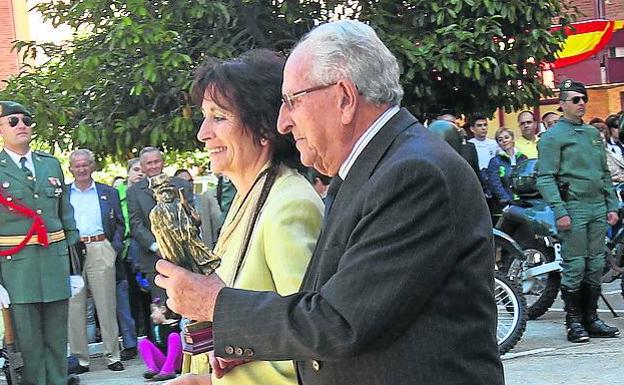 Imagen principal - Tomás del Olmo Martínez, acompaña por su hija mayor (arriba). Francisco Bedoya (izquierda) y Juanín (derecha). 