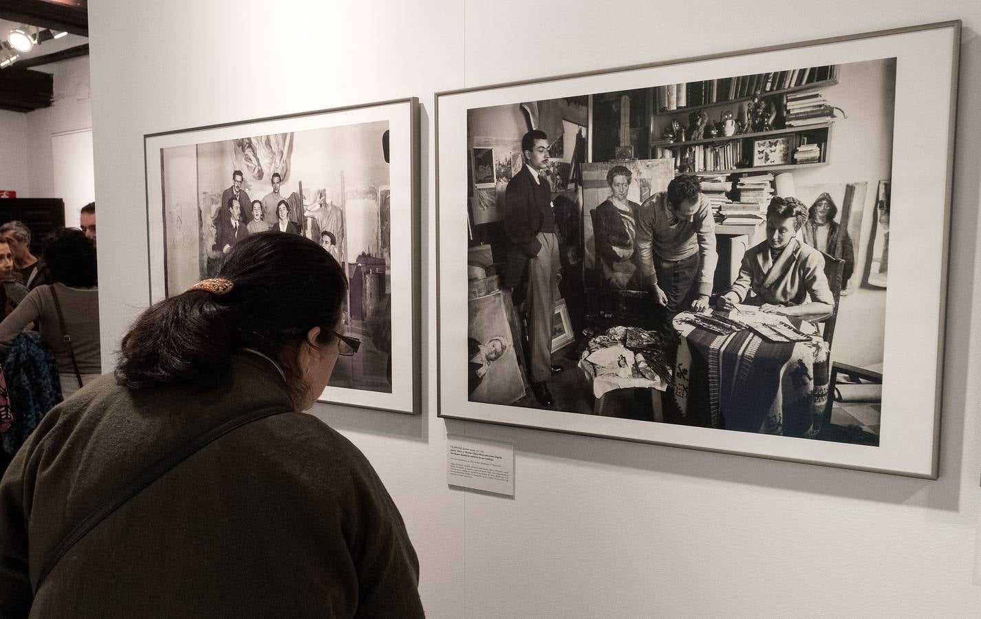 La exposición que acoge la Casa de Cervantes de Valladolid hasta el 12 de enero de 2020, plasma el ambiente de los estudios donde crearon artistas españoles desde la última década del siglo XIX hasta los años cincuenta del siglo XX, a través de 45 fotografías del archivo de Mariano Moreno y su hijo Vicente, adquirido en 1955 por el Instituto del Patrimonio Cultural de España