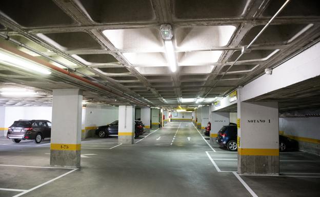 Interior de la primera planta del aparcamiento subterráneo de José Zorrilla, en el que ha aumentado la ocupación durante el mes de septiembre. 