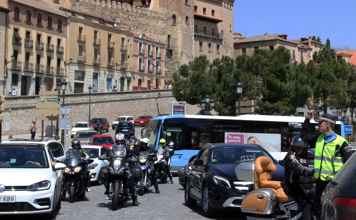 Atascos de trafico en Segovia durante el puente festivo. 