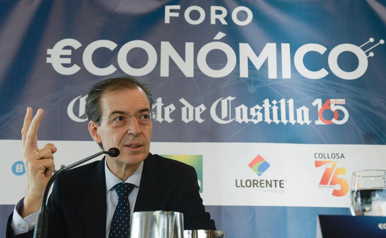 El consejero de Empleo e Industria de la Junta, Germán Barrios, durante su intervención en el Foro Económico de El Norte de Castilla. 