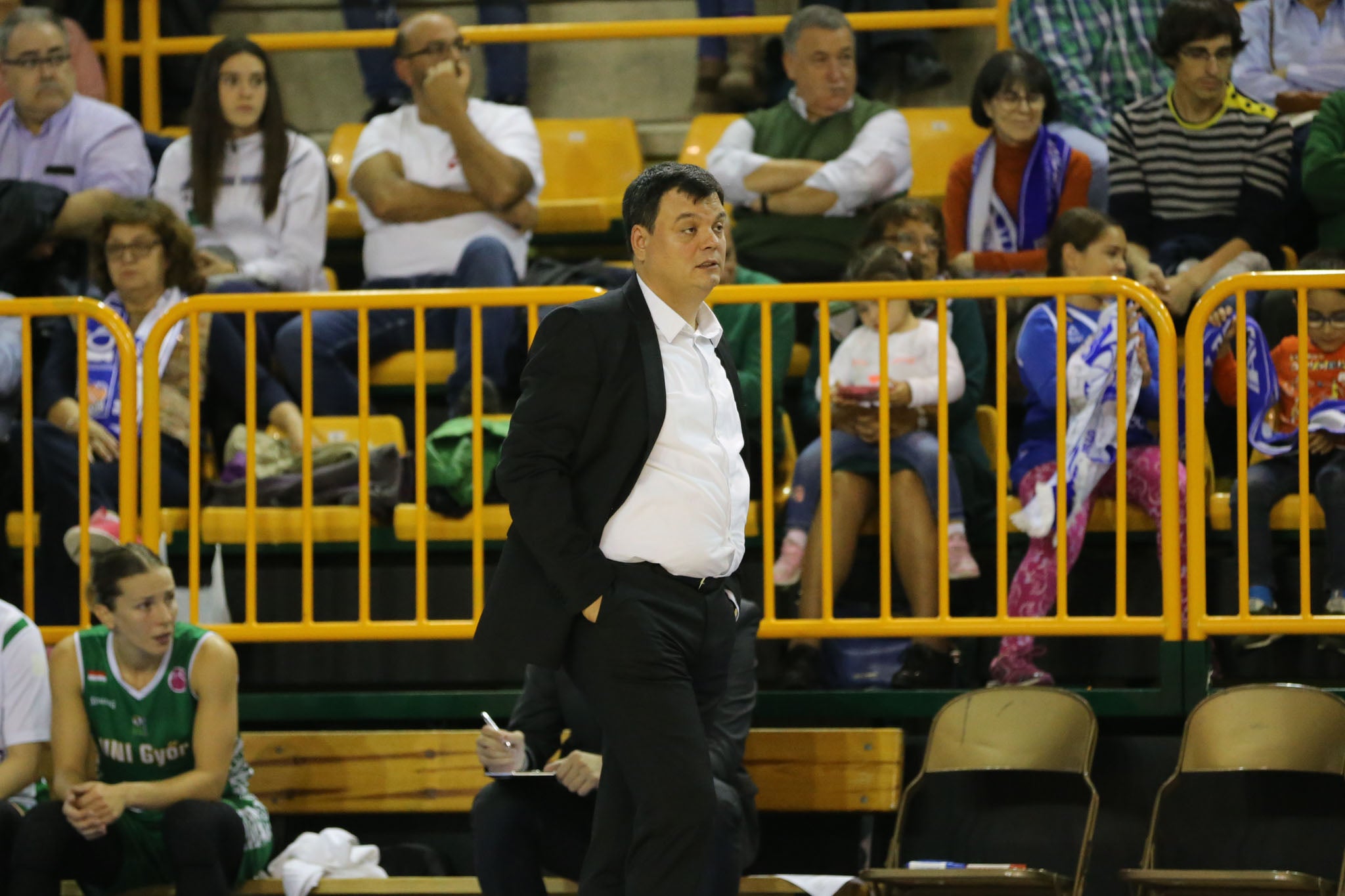 Fotos: Partido del CB Avenida ante el Uni Gyor Mely-Ut húngaro