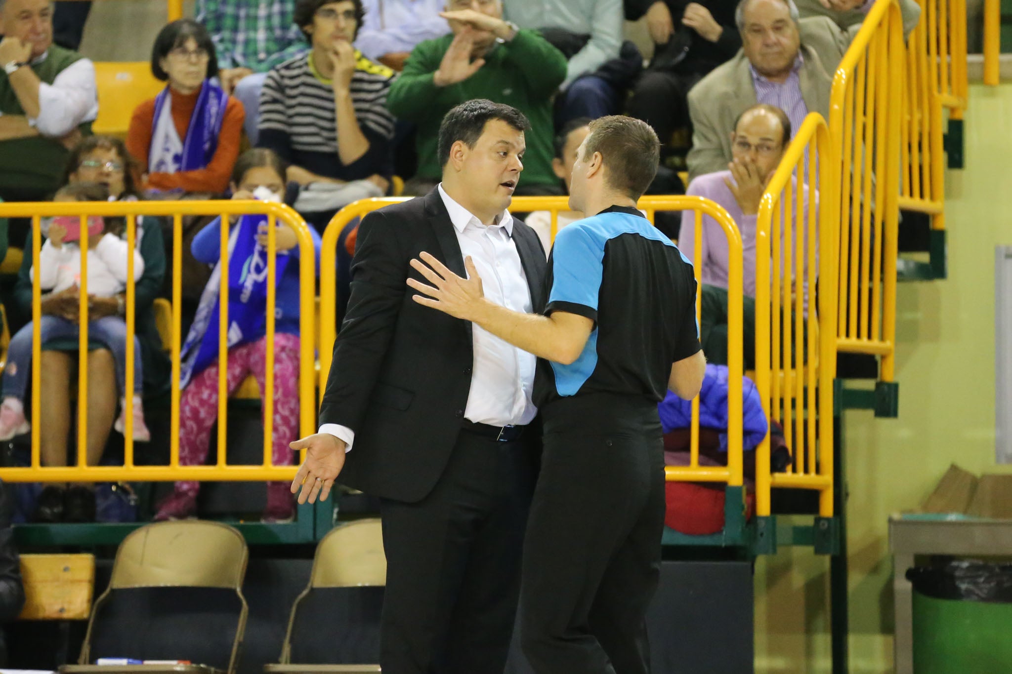 Fotos: Partido del CB Avenida ante el Uni Gyor Mely-Ut húngaro