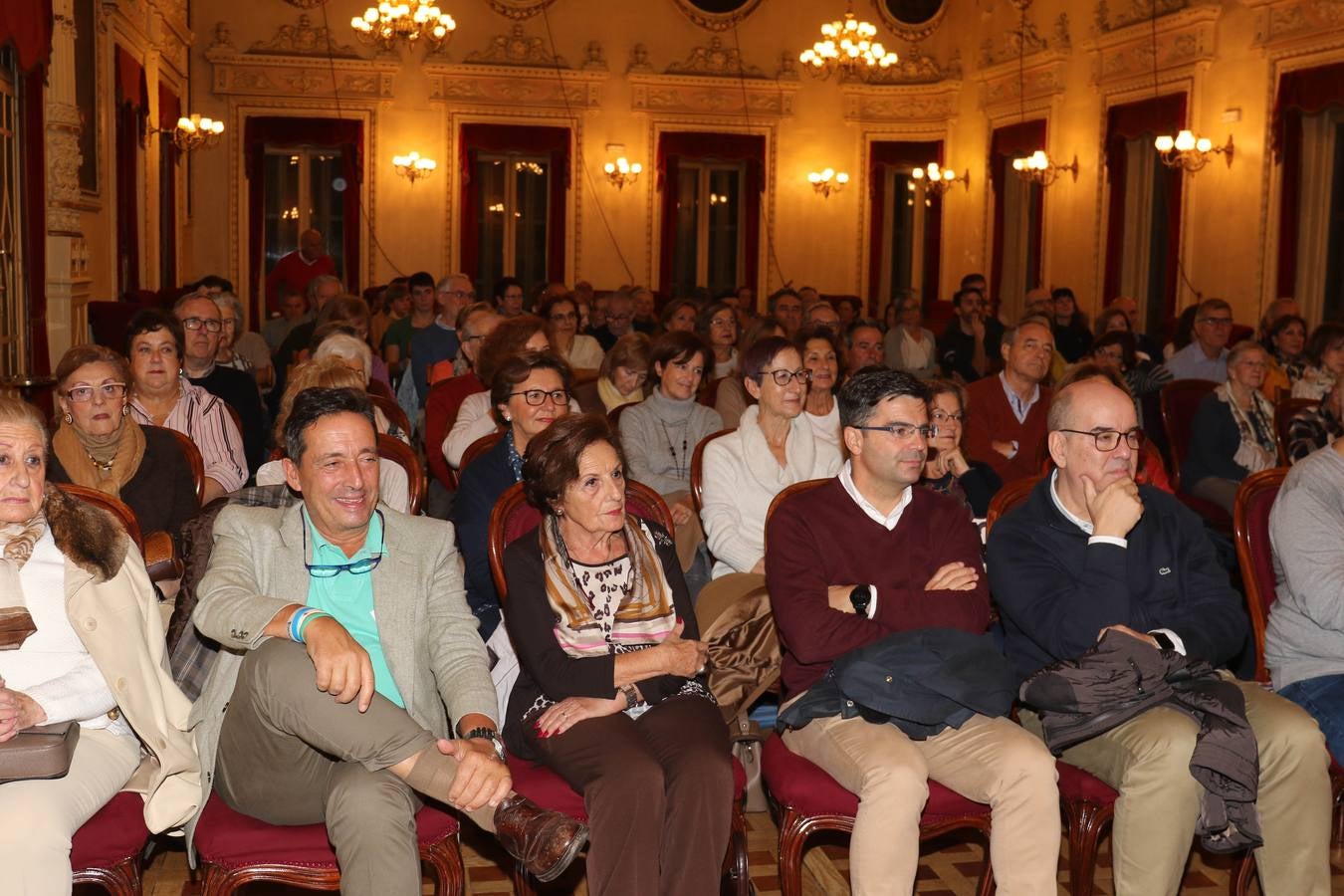 En conversación con la periodista de El Norte de Castilla Angélica Tanarro, el columnista vertebró un discurso sobre el gremio y la política con su particular sentido del humor, donde destacó la evolución de la profesión en los últimos tiempos