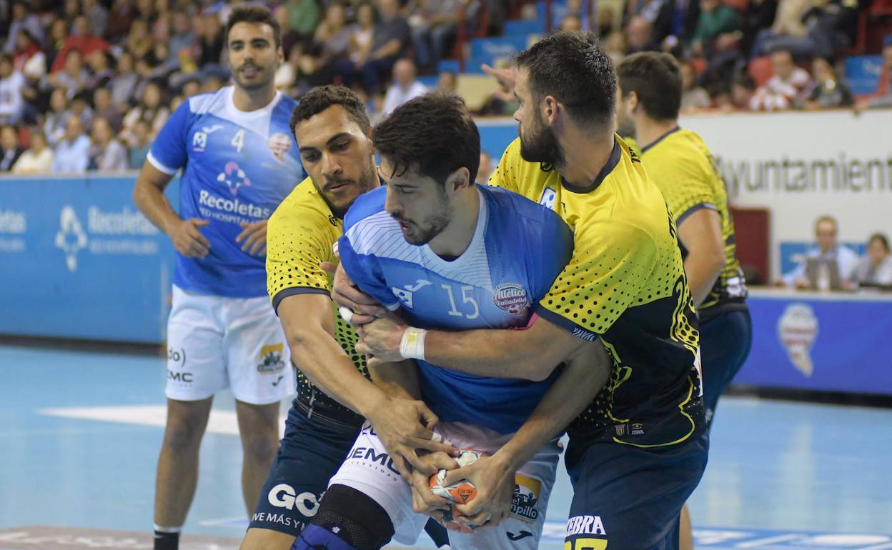 Da Silva y Tesoriere sujetan a Patrianova.