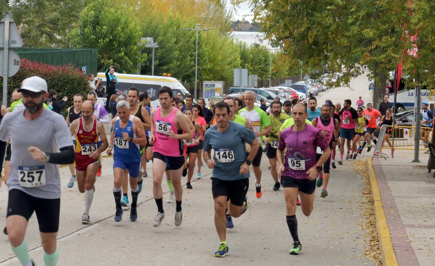 El Ayuntamiento de Zaratán ha organizado por noveno año la carrera popular, dentro de su programación de la tradicional fiesta de la salchicha