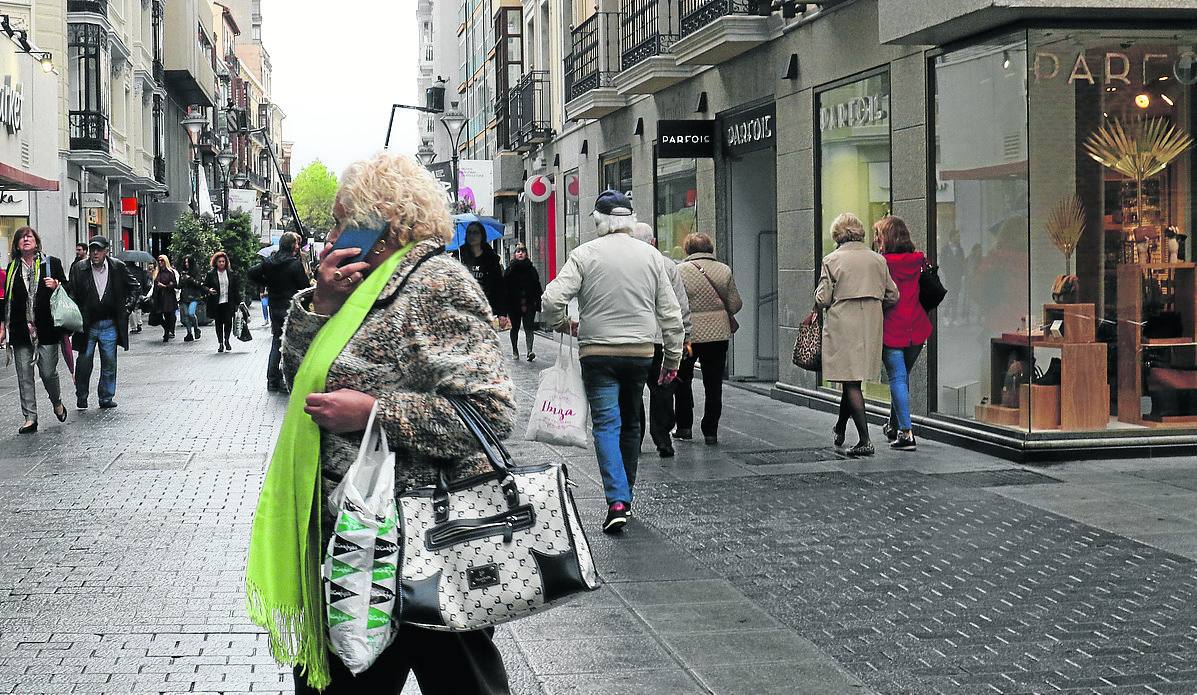 Calle Santiago, una de las más activas desde el punto de vista comercial.