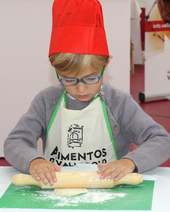 Los niños han podido disfrutar de talleres de cocina dentro de las actividades lúdicas previas del XV Concurso Nacional de Pinchos y Tapas que tendrá lugar en Valladolid desde el próximo lunes día 4 hasta el jueves 6