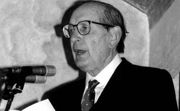 Miguel Delibes, durante la lectura de recepción del Premio Cervantes, en 1994. 