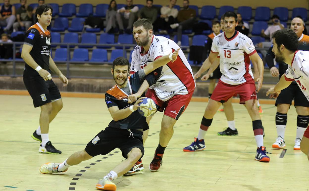 Una acción ante el San pablo Burgos. 