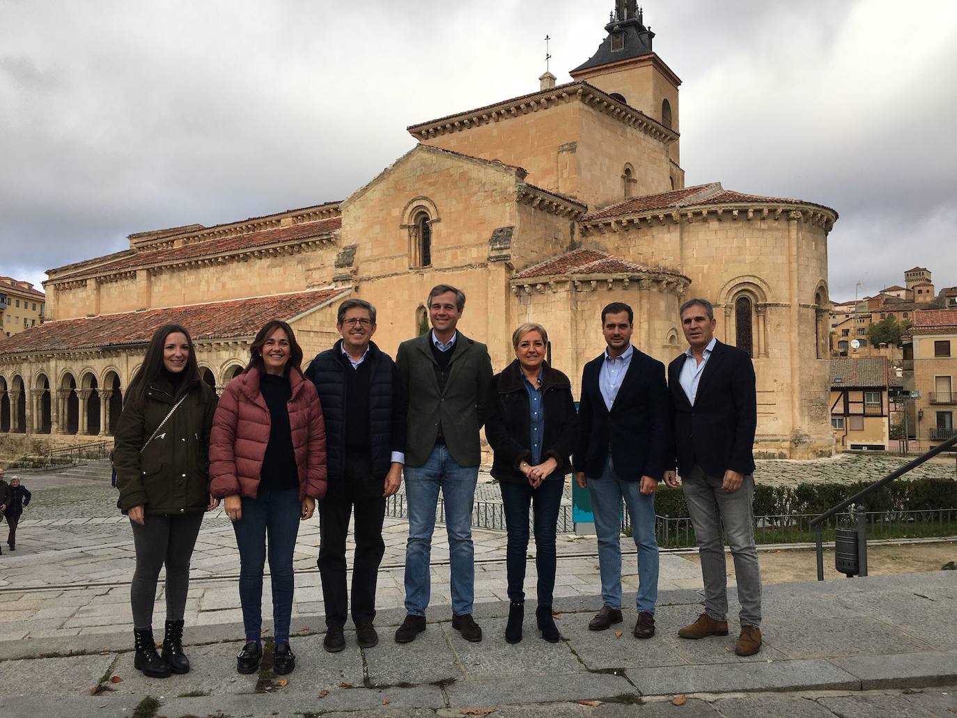 González Terol (centro), con los candidatos del PP de Segovia en las elecciones generales, este sábado. 