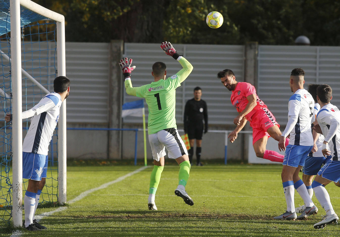 Fotos: Victoria de la Gimnástica Segoviana en Almazán (0-2)