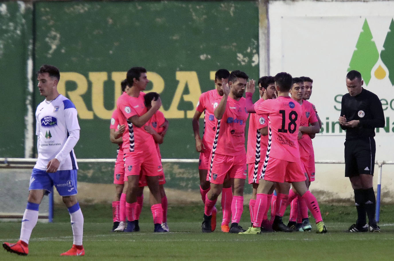 Fotos: Victoria de la Gimnástica Segoviana en Almazán (0-2)